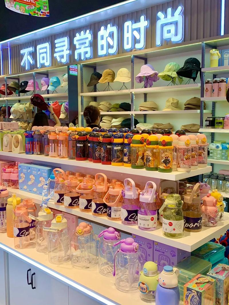 义乌小商品集合店来滨江道啦.